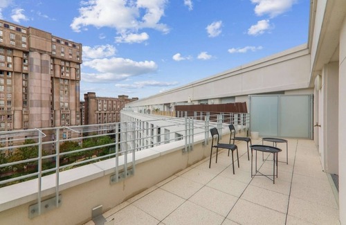 Noisy-le-Grand Apartment | Three-bedroom-apartment with balcony and parking