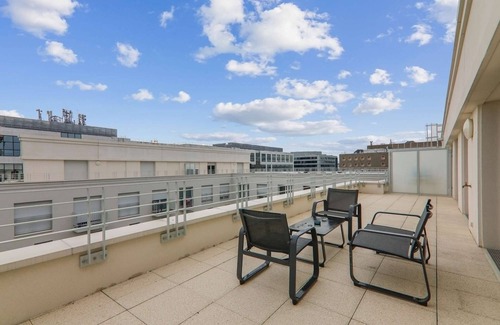 Noisy-le-Grand Apartment | Three-bedroom-apartment with balcony and parking