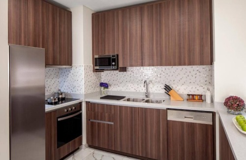 Dubai Media City House | Three Bedroom Apartment Near Mina Seyahi Beach