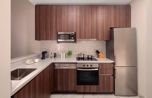 Dubai Media City House | Three Bedroom Apartment Near Mina Seyahi Beach