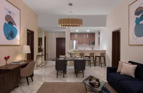 Dubai Media City House | Three Bedroom Apartment Near Mina Seyahi Beach