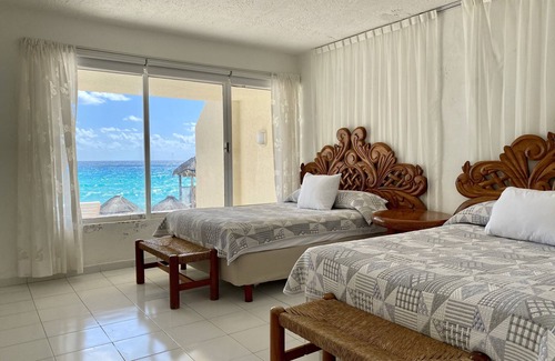 Zona Hotelera Villa | Three Bedroom Beach House