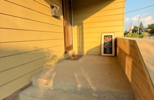 Streetsville House | Three Bedroom Bungalow with free parking, closer to commercial area and highway