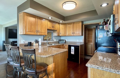 Monona House | Three Bedroom Bungalow on Lake Monona - Sleeps 8