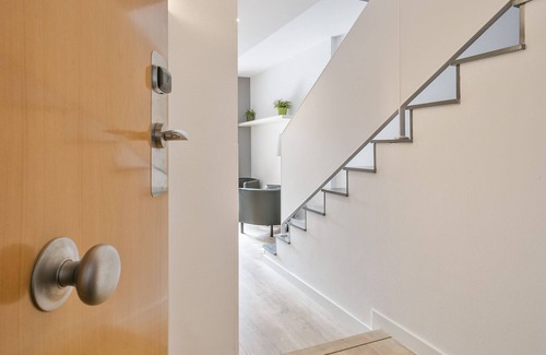 Hostafrancs Apartment | Three-Bedroom Duplex with terrace near Plaza España