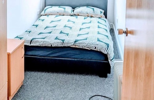 Vauxhall Apartment | Three bedroom flat,free parking by Anfield stadium