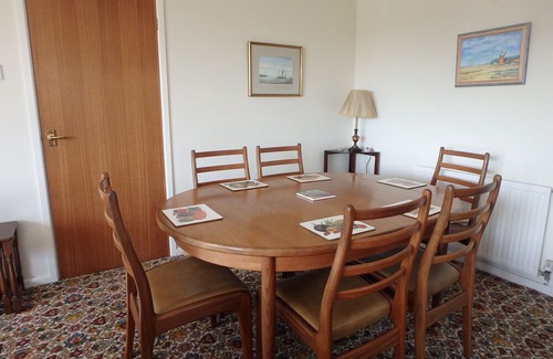 Trearddur Bay House | Three bedroom pet friendly bungalow in a quiet location 10 mins walk of beach