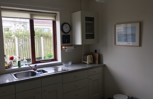 Trearddur Bay House | Three bedroom pet friendly bungalow in a quiet location 10 mins walk of beach