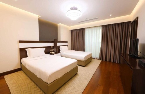 DIFC Hotel | Three Bedroom Suite Near School Water Dubai