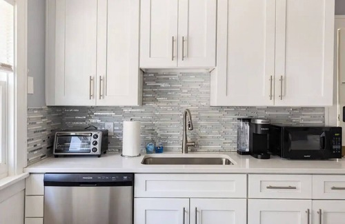 Lakewood Apartment | Three bedrooms- 3 queen sized beds and one large sectional