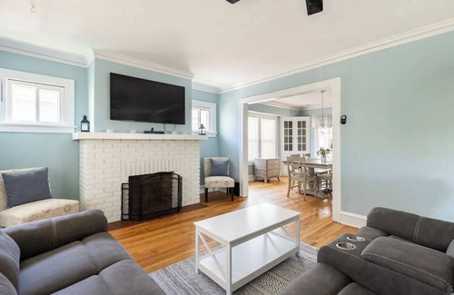 Lakewood Apartment | Three bedrooms- 3 queen sized beds and one large sectional