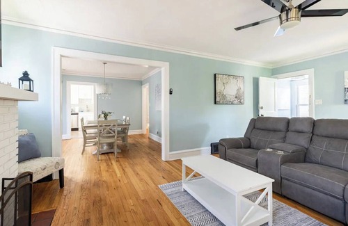 Lakewood Apartment | Three bedrooms- 3 queen sized beds and one large sectional