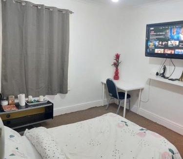 Leicester Apartment | Three double Bedrooms with share bathroom at La Belle Meuniere Leicester