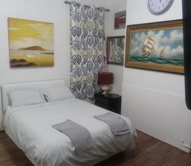 Leicester Apartment | Three double Bedrooms with share bathroom at La Belle Meuniere Leicester