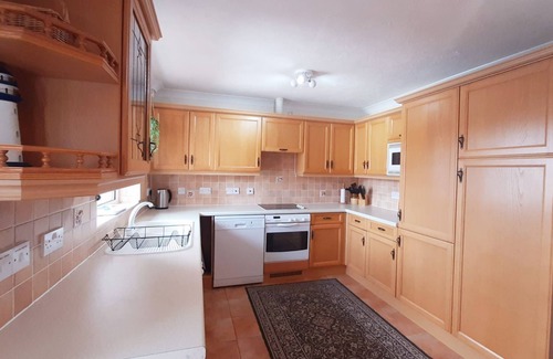 Eastbourne House | Three floor townhouse Next to the Water For Families and Friends with 3 bedroom