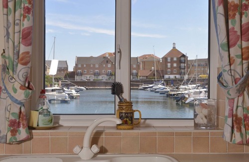 Eastbourne House | Three floor townhouse Next to the Water For Families and Friends with 3 bedroom