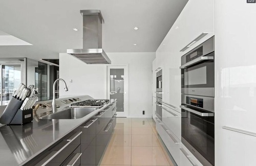 Coal Harbour Apartment | Three Harbour Green - The Most Prestigious Oceanfront Home in Coal Harbour
