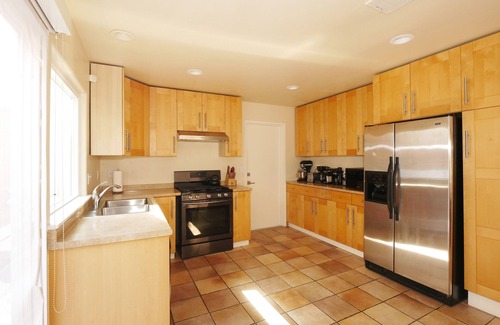 University City House | Three King Beds, Two Large Desks and a Gourmet Kitchen near La Jolla
