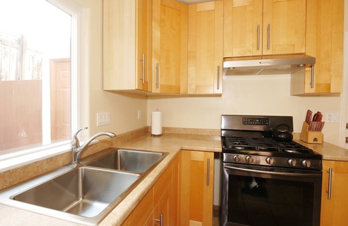 University City House | Three King Beds, Two Large Desks and a Gourmet Kitchen near La Jolla