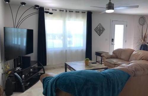 Fort Myers House | Three Palms Retreat