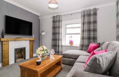 Keswick Apartment | Three Peak View