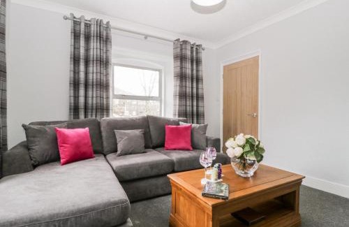 Keswick Apartment | Three Peak View