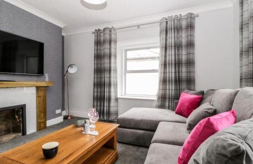 Keswick Apartment | Three Peak View