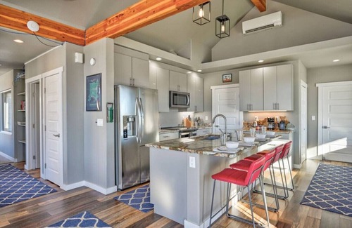 Buena Vista House | Three Peaks Retreat: Pet-friendly w/Outdoor Sauna