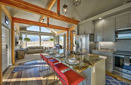 Buena Vista House | Three Peaks Retreat: Pet-friendly w/Outdoor Sauna