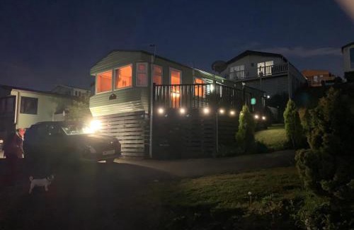 Fence Apartment | Three Peaks View.