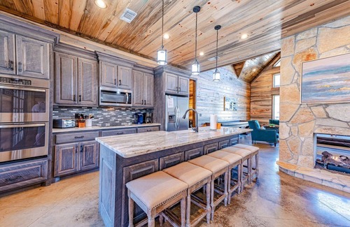 Broken Bow Cabin | Three Rivers Lodge - High Luxe 5 Bedroom Creek Front Cabin Minutes away from are