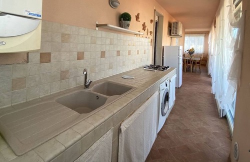 San Vincenzo Apartment | THREE-ROOM APARTMENT SLEEPS 5 IN THE PRINCESS AREA