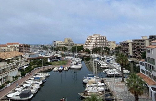 Le Port Apartment | Three-room sleeps 6 Admiralty