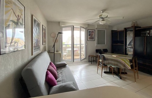 Le Port Apartment | Three-room sleeps 6 Admiralty