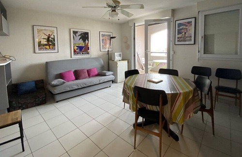 Le Port Apartment | Three-room sleeps 6 Admiralty
