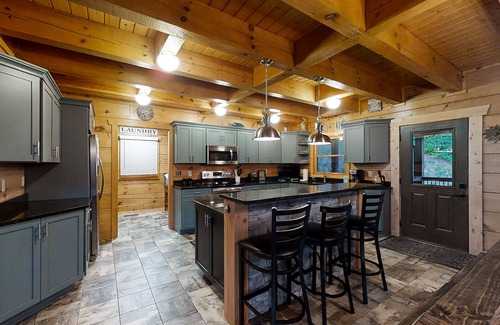 Tazewell Cabin | Three-story lake-view cabin with private hot tub, pool table, & AC
