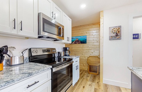 Maynardville House | Three-story retreat near Norris Lake with a patio, porch, & washer/dryer
