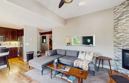 Eagle-Vail House | Three-story townhome on the golf course with 2 fireplaces