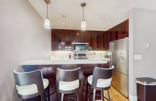 Eagle-Vail House | Three-story townhome on the golf course with 2 fireplaces