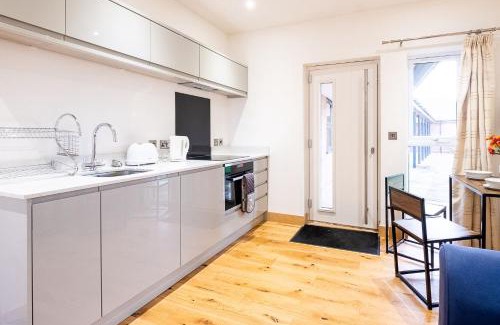 Pettistree House | Three Tuns Apartments - Ash