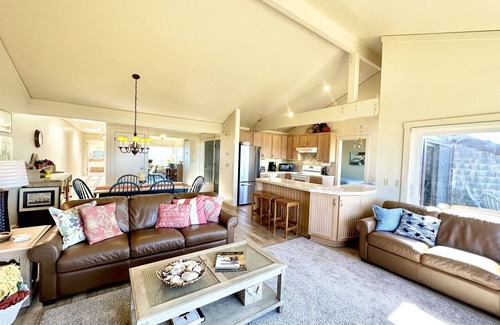 Castroville House | Three Vases Beach House at the Dunes