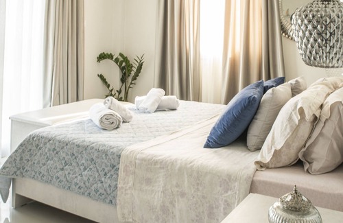 Pacheia Ammos Villa | Thronos Aqua Residence : a Luxury Experience
