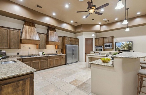 County Island Villa | Thunder Mountain Resort, Spacious 5 bedroom Villa near Airport, Scottsdale