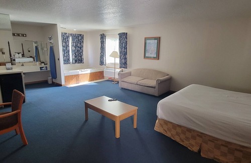 Mackinaw City Hotel | Thunderbird Inn