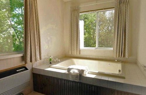 Mackinaw City Hotel | Thunderbird Inn