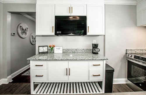 Mooresville House | Thyme to Travel to this soothing house in charming Mooresville