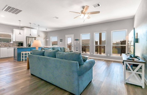 Port Bolivar House | TIDE'S UP - Close to beach, outdoor bar area, Dog Friendly - Sleeps 12