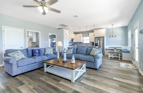 Port Bolivar House | TIDE'S UP - Close to beach, outdoor bar area, Dog Friendly - Sleeps 12