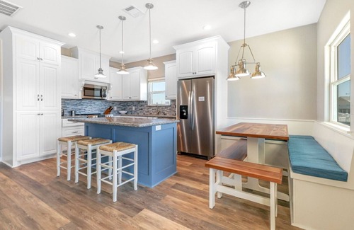 Port Bolivar House | TIDE'S UP - Close to beach, outdoor bar area, Dog Friendly - Sleeps 12