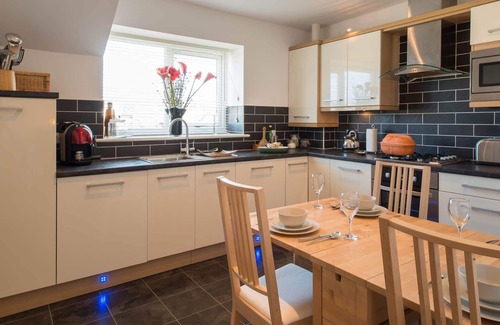 Rhosneigr Apartment | Tides Reach: Two bedroom apartment Rhosneigr, 150m to beach